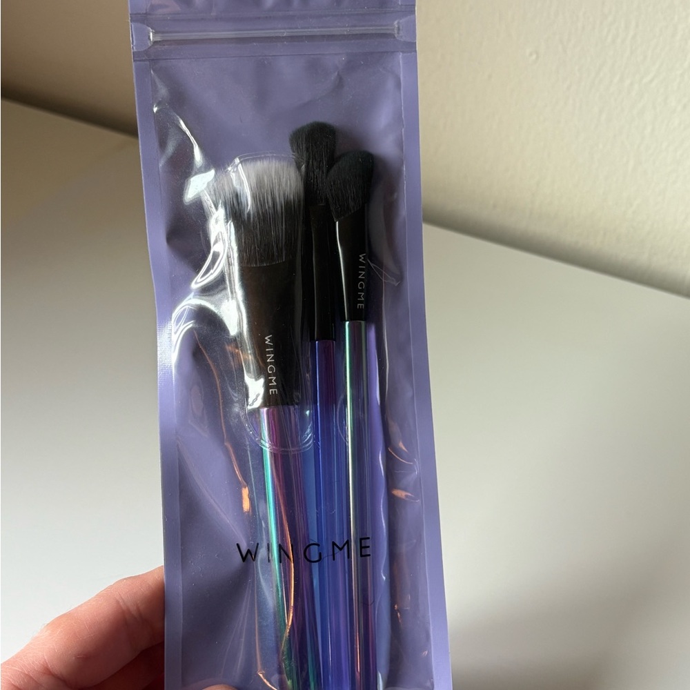 Wingme Makeup Brush Set with Iridescent Handles